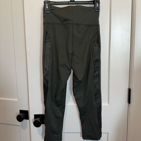NWT WOMENS ADIDAS CAPRI LEGGINGS X ZOE SALDANA COLLECTION SMALL MSRP $50 Green - Picture 5 of 9